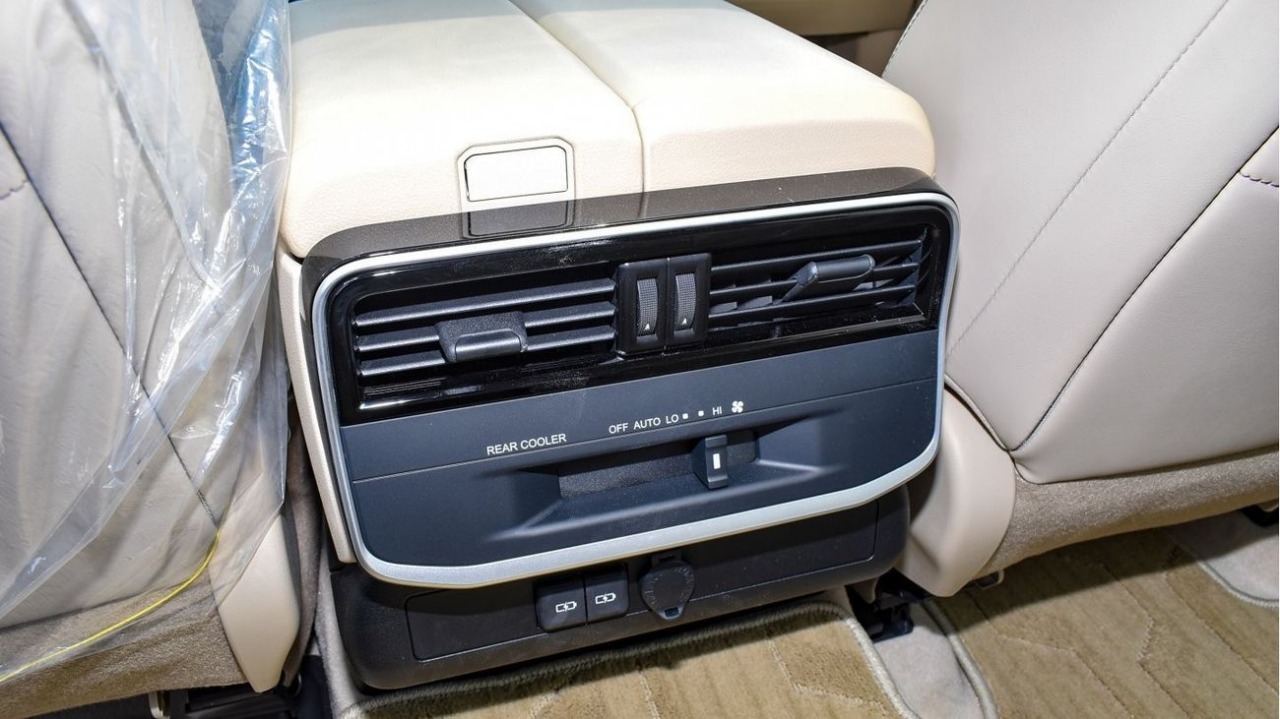 Toyota Land Cruiser 300 Gallery